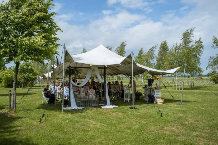 Arranging catering, a tent or a wedding in good time